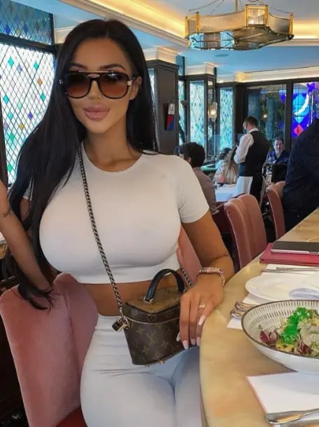 Chat with Chloe Khan, the  character AI chatbot