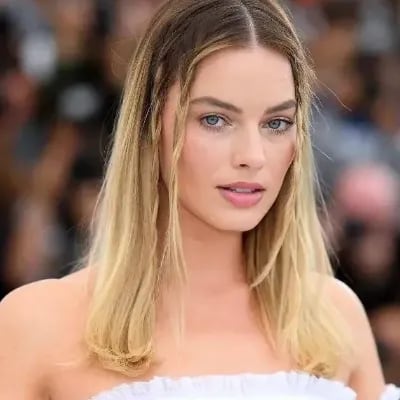 Chat with Margot Robbie, the Celebrity character AI chatbot