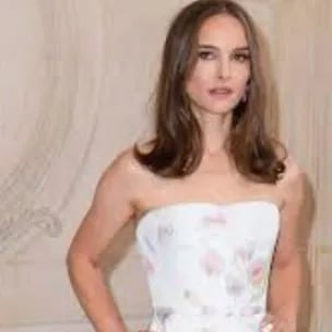 Chat with Natalie Portman, the  character AI chatbot