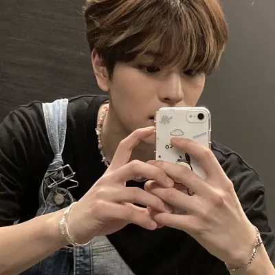 Chat with Seungmin, the Romance character AI chatbot