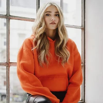 Chat with Isa Honeypuu, the  character AI chatbot