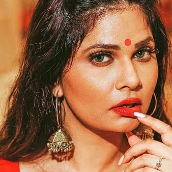 Chat with Aabha Paul, the Movie & TV character AI chatbot