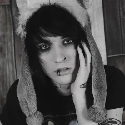 Chat with Johnnie Guilbert, the Celebrity character AI chatbot