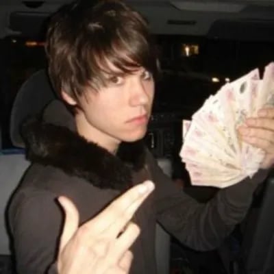 Chat with Ryan Ross, the  character AI chatbot