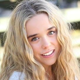 Chat with Jenna Davis, the  character AI chatbot