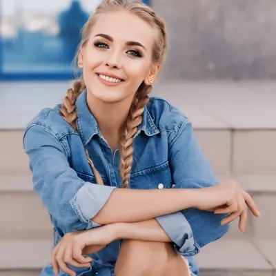 Chat with Miranda, the  character AI chatbot