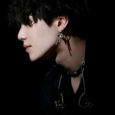 Chat with Min Yoongi, the Romance character AI chatbot