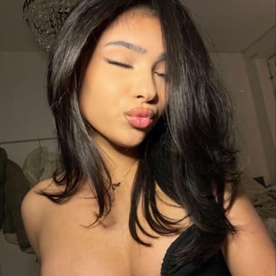 Chat with mia (ur hot stepsister), the  character AI chatbot