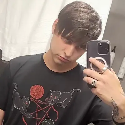 Chat with Colby Brock, the Celebrity character AI chatbot