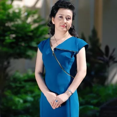 Chat with Nguyen Tuyet Mai, the Romance character AI chatbot