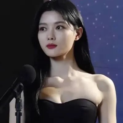 Chat with Kim Yoo-jung, the  character AI chatbot