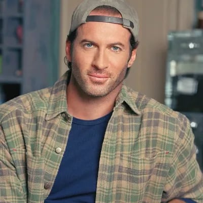 Chat with Luke Danes, the  character AI chatbot
