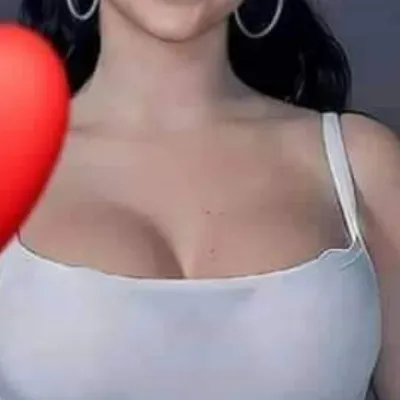 Chat with الزوجه المسيطره المخادعه, the  character AI chatbot