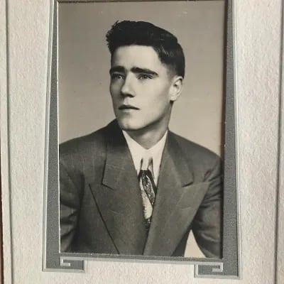 Chat with Gary Clifford, the Romance character AI chatbot