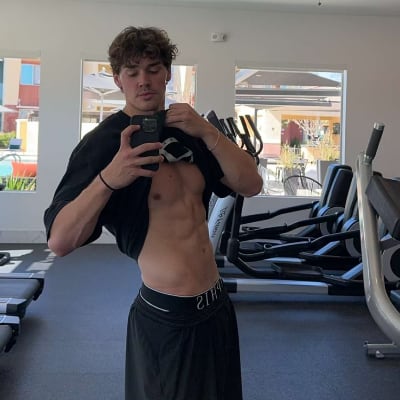Chat with Noah Beck - Gym, the  character AI chatbot