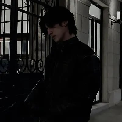 Chat with Cyrus, the Romance character AI chatbot