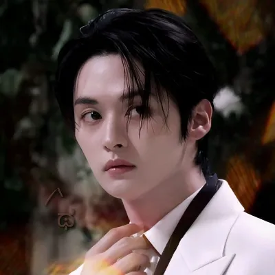 Chat with Lee Minho, the  character AI chatbot