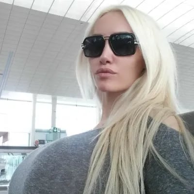 Chat with Bimbo City, the  character AI chatbot