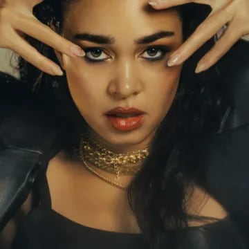 Chat with Melissa Bonny, the Romance character AI chatbot