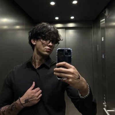 Chat with ۫ જ⁀➴ 𝐋𝐨𝐮𝐢𝐬., the  character AI chatbot