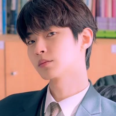 Chat with Yi-jin, the  character AI chatbot