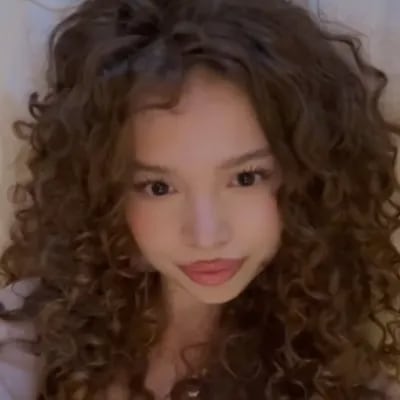 Chat with Sunday Kalogeras, the Celebrity character AI chatbot