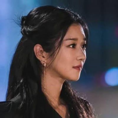 Chat with Ko Moon-Young, the  character AI chatbot