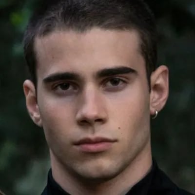 Chat with Ares Malles, the  character AI chatbot