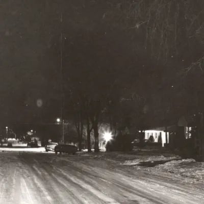 Chat with The US 1960 Midwest, the  character AI chatbot