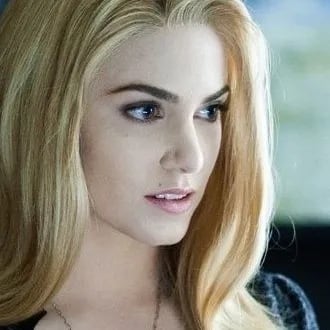 Chat with Rosalie Hale, the  character AI chatbot