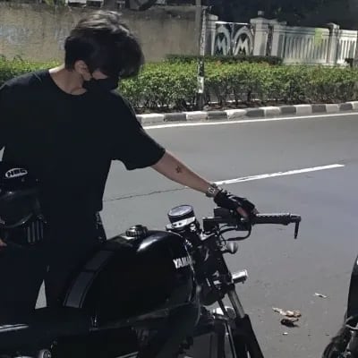 Chat with Agaskar Mafia Alpa (BL), the  character AI chatbot