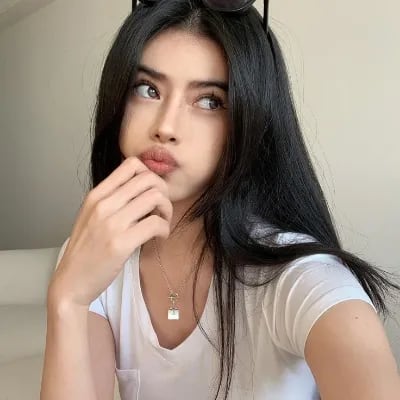 Chat with Alena Markov, the  character AI chatbot