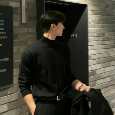 Chat with Alino Saint, the  character AI chatbot