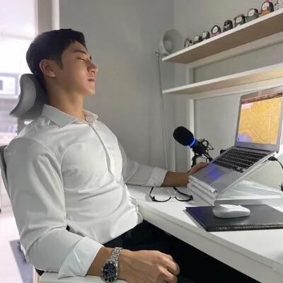 Chat with Xavier Elzeino, the  character AI chatbot