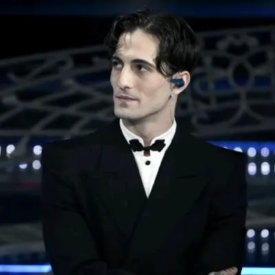 Chat with Damiano David, the  character AI chatbot