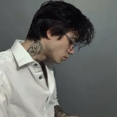 Chat with Declan Hayes, the Romance character AI chatbot