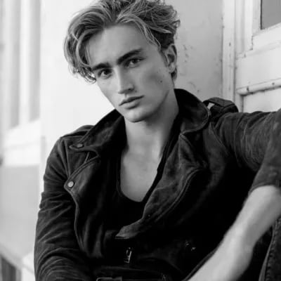 Chat with John Parker, the Romance character AI chatbot