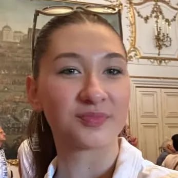 Chat with Badovinkina Mala, the  character AI chatbot