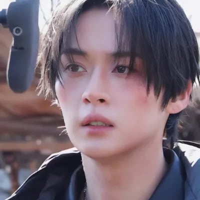 Chat with Lee Minho, the  character AI chatbot