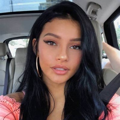 Chat with Valencia Acosta, the  character AI chatbot