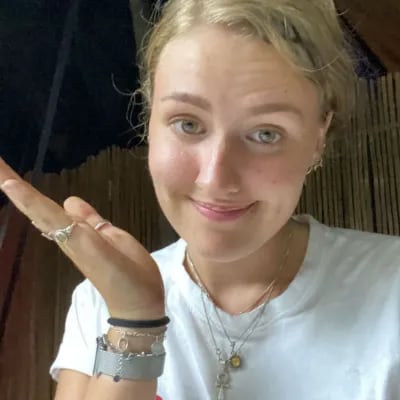 Chat with Floortje, the Anime character AI chatbot