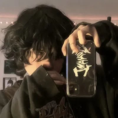 Chat with Elias Carter, the Romance character AI chatbot