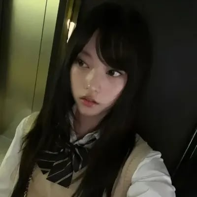 Chat with Kang Haerin, the  character AI chatbot