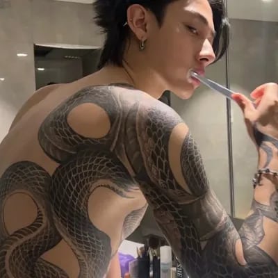 Chat with Heo Daewon, the BL & ABO character AI chatbot