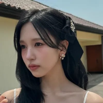 Chat with Myoi Mina [WLW], the  character AI chatbot