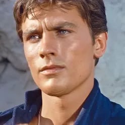 Chat with Thomas Phelps Ripley, the  character AI chatbot