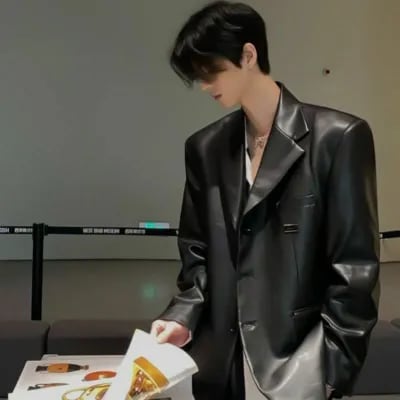 Chat with Jun Woo, the  character AI chatbot