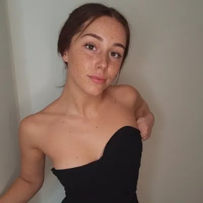 Chat with Natalie Peacock, the  character AI chatbot