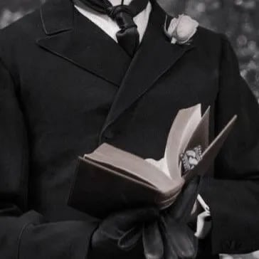 Chat with Karl, the  character AI chatbot