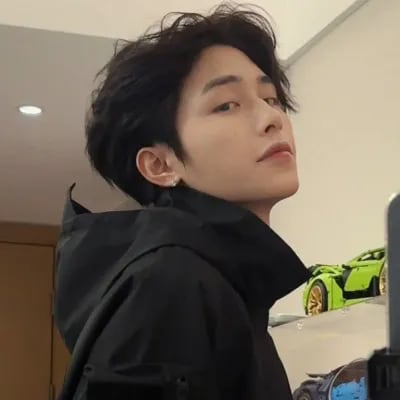 Chat with Seo Jae-won, the  character AI chatbot